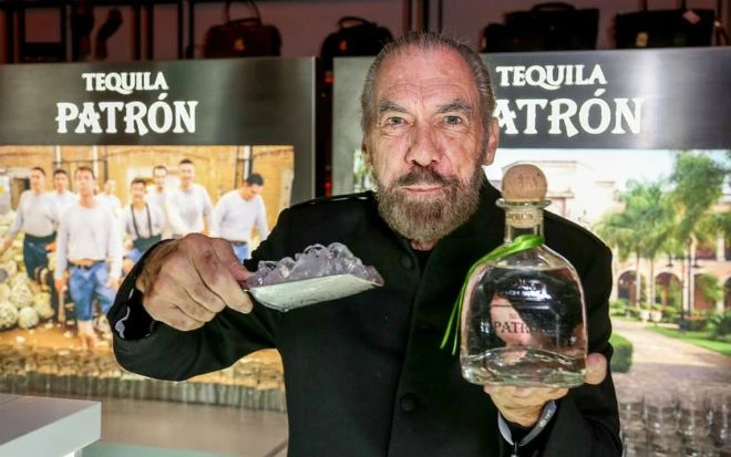 Απίστευτο! Ο δύο φορές άστεγος ελληνικής καταγωγής που πούλησε την τεκίλα του 5,1 δισ. δολάρια